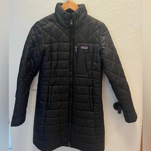 Patagonia radalie puffer parka in black xs.